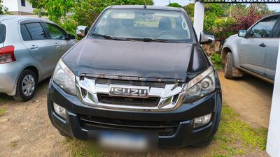 Isuzu D-MAX thumbnail 1