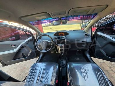 Toyota Vitz miniatura 6
