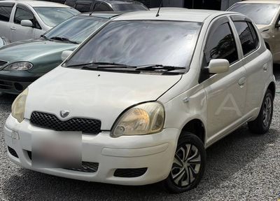 Toyota Vitz miniatura 3