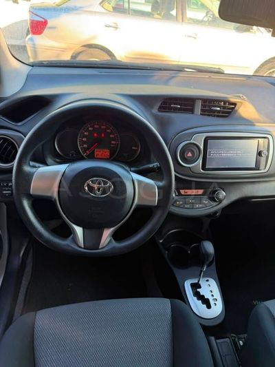 Toyota Vitz miniatura 5