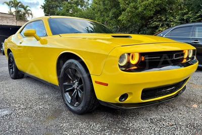 Dodge Challenger thumbnail 1