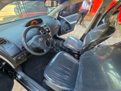 Toyota Vitz miniatura 8