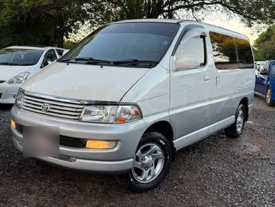 Toyota Regius miniatura 14