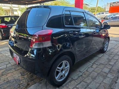 Toyota Vitz miniatura 10