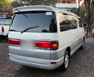 Toyota Regius miniatura 8