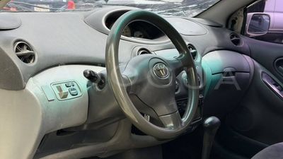Toyota Vitz miniatura 2
