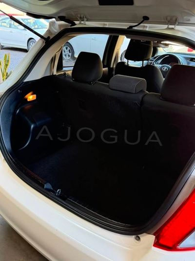 Toyota Vitz miniatura 9