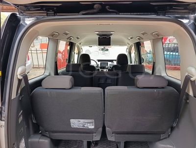 Toyota Voxy miniatura 4