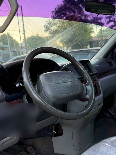 Toyota Regius miniatura 10