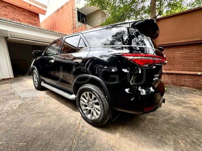Toyota Fortuner miniatura 2