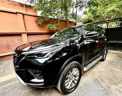 Toyota Fortuner thumbnail 1