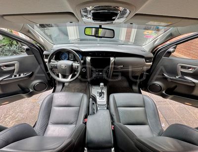 Toyota Fortuner miniatura 8
