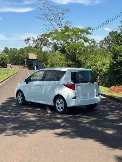 Toyota Ractis miniatura 2
