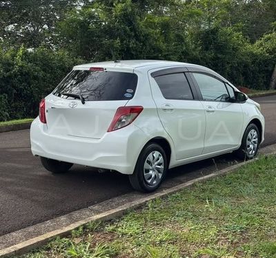 Toyota Vitz miniatura 3