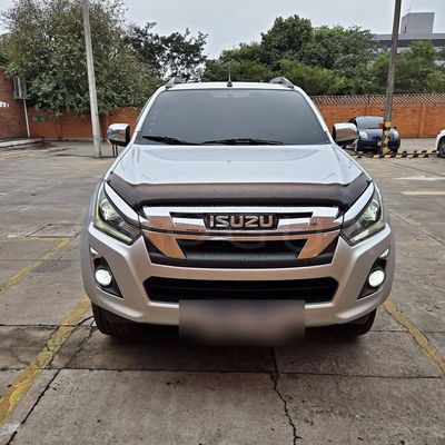 Isuzu D-MAX thumbnail 1