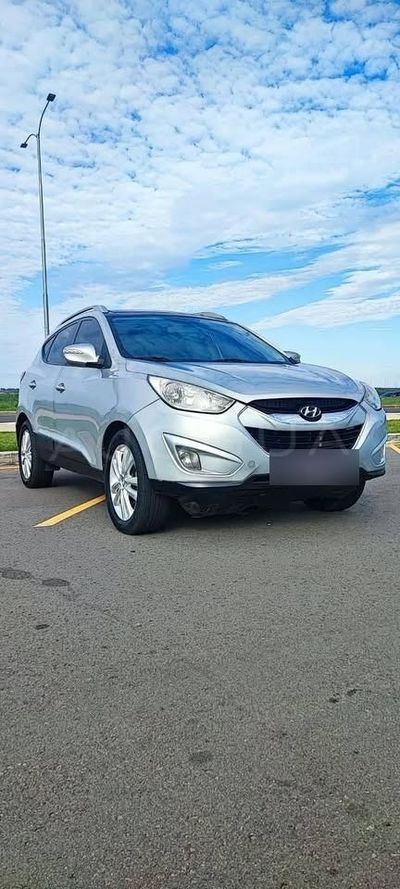 Hyundai Tucson thumbnail 1