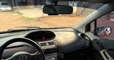Toyota Vitz miniatura 6
