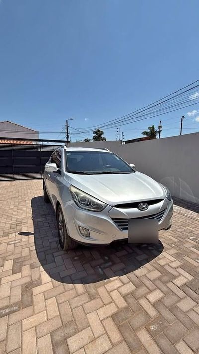 Hyundai Tucson thumbnail 1