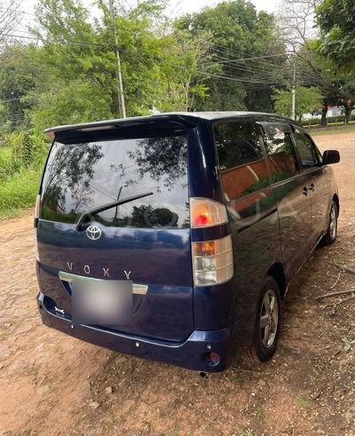 Toyota Voxy miniatura 5