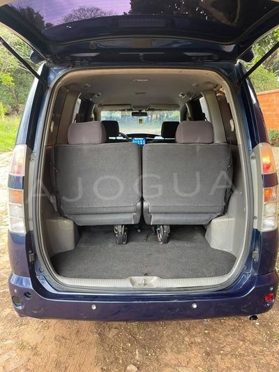 Toyota Voxy miniatura 11