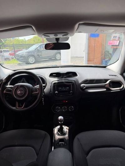 Jeep Renegade miniatura 7