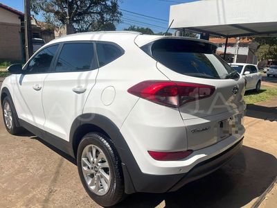 Hyundai Tucson thumbnail 1