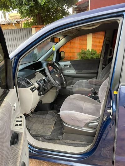 Toyota Voxy miniatura 3