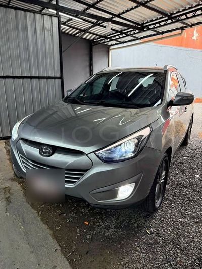 Hyundai Tucson thumbnail 1