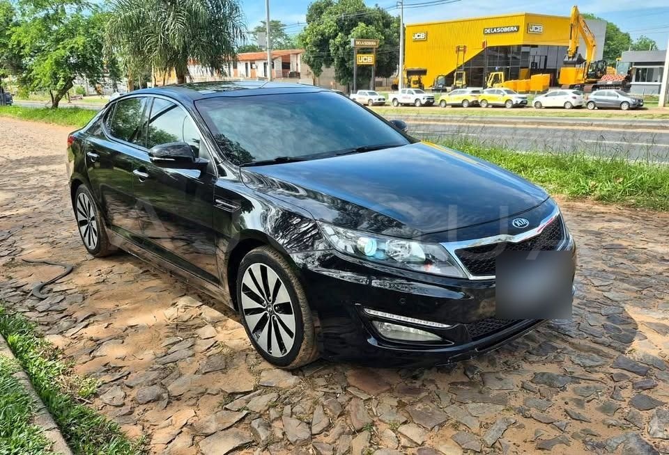 Kia K5 image 1