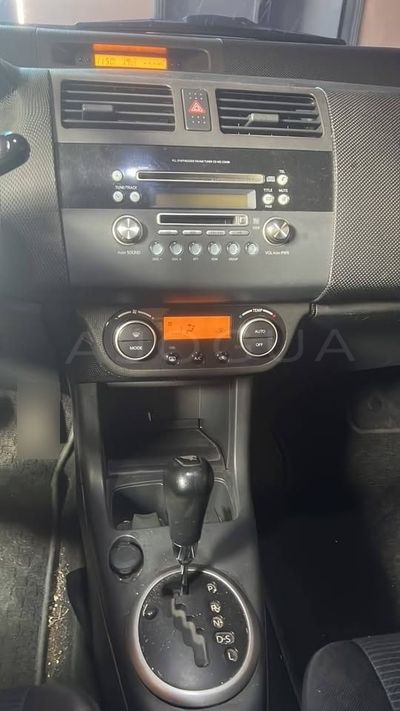 Suzuki Swift miniatura 12
