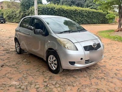 Toyota Vitz miniatura 2