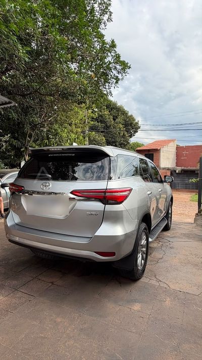 Toyota Fortuner thumbnail 1