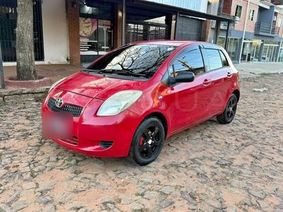 Toyota Vitz miniatura 2