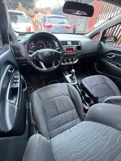 Kia Rio thumbnail 1