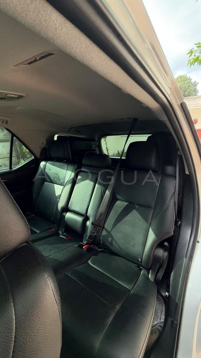 Toyota Fortuner miniatura 3