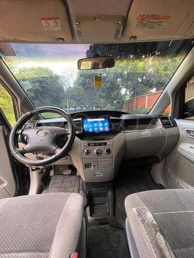 Toyota Voxy miniatura 8