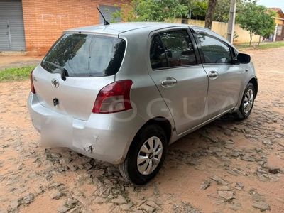 Toyota Vitz miniatura 3