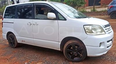 Toyota Noha thumbnail 1
