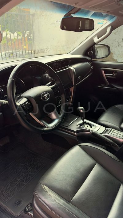 Toyota Fortuner miniatura 5