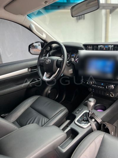 Toyota Hilux miniatura 4