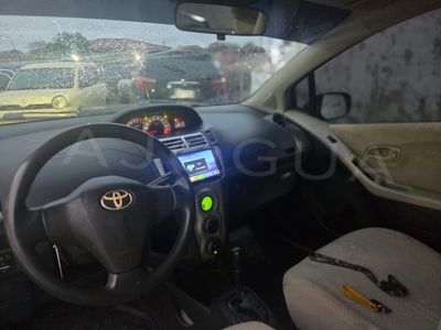 Toyota Vitz miniatura 3