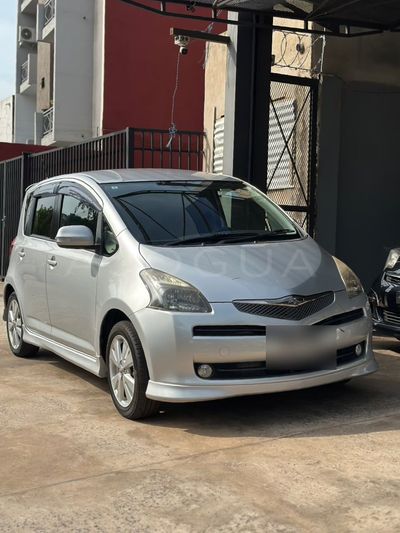Toyota Ractis miniatura 3