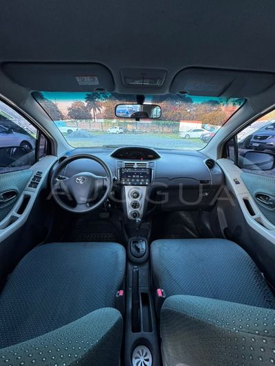 Toyota Vitz miniatura 3