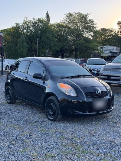 Toyota Vitz miniatura 2