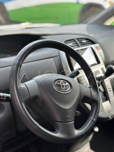 Toyota Ractis miniatura 8
