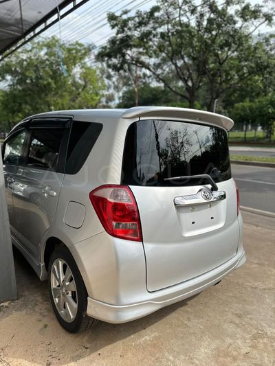 Toyota Ractis miniatura 2