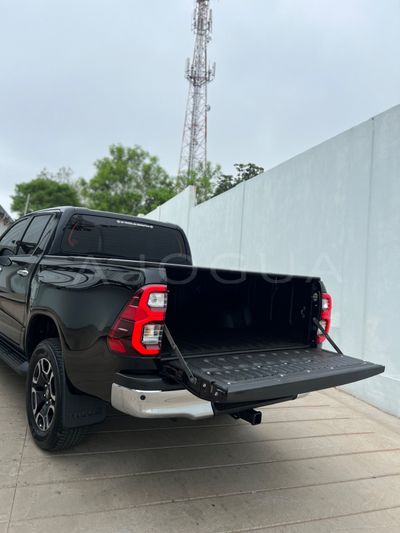 Toyota Hilux miniatura 3