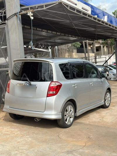 Toyota Ractis miniatura 5