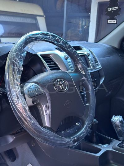 Toyota Hilux miniatura 3