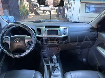 Toyota Hilux miniatura 4